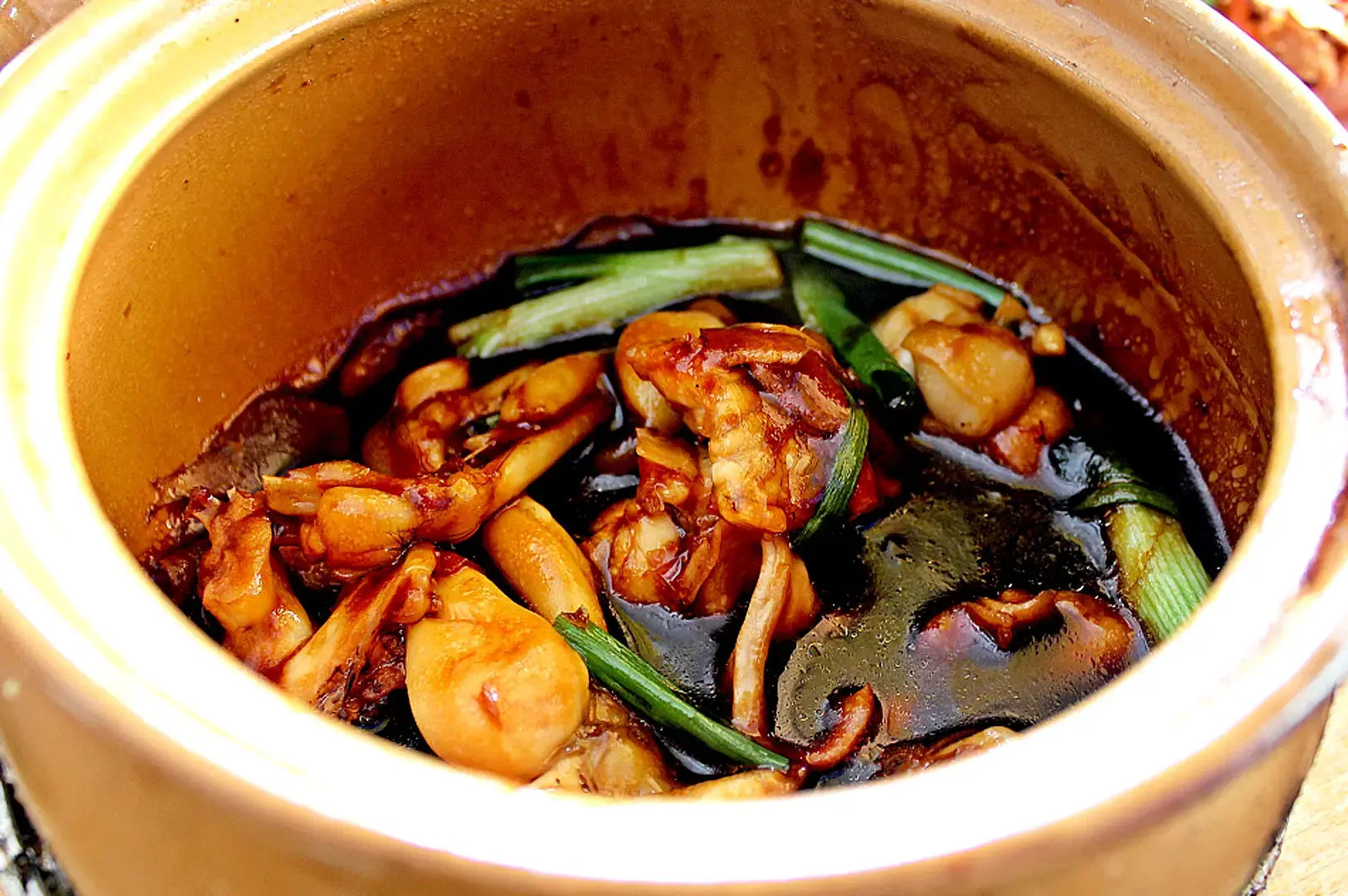 Tiong Shian Porridge Centre Singapore claypot frog and mushroom dish with dark soy sauce and spring onions
