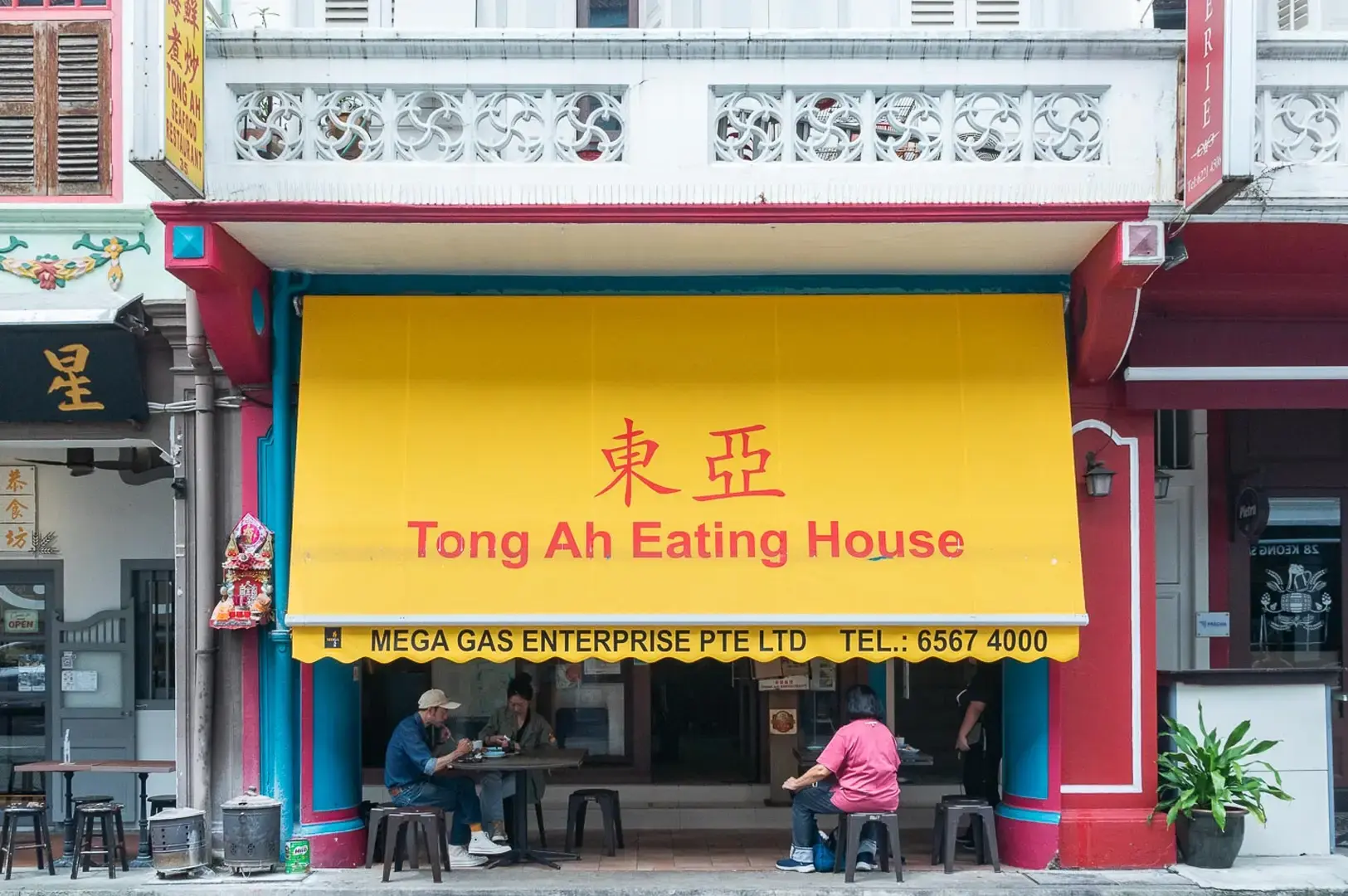 Tong Ah Eating House Chinatown Singapore storefront with traditional shophouse architecture and outdoor seating